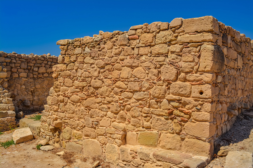 Церковь Панагия Одигитрия, построенная на Кипре из камней, взятых из руин древнего святилища Афродиты: фото 40