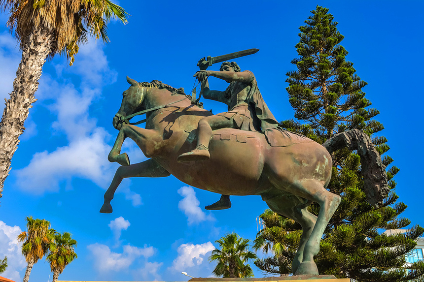 Конная статуя Александра Великого в Пафосе: фото 10