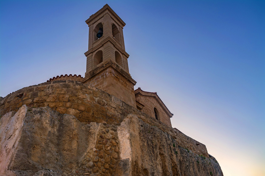 Храм Панагия Теоскепасти - православная византийская церковь, построенная в нескольких метрах от моря в Пафосе: фото 3