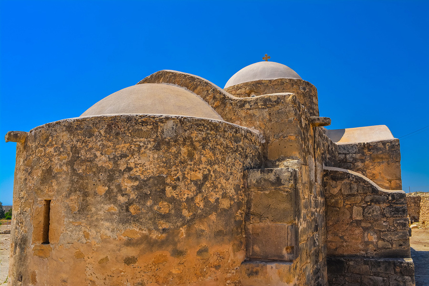 Церковь Панагия Одигитрия, построенная на Кипре из камней, взятых из руин древнего святилища Афродиты: фото 81