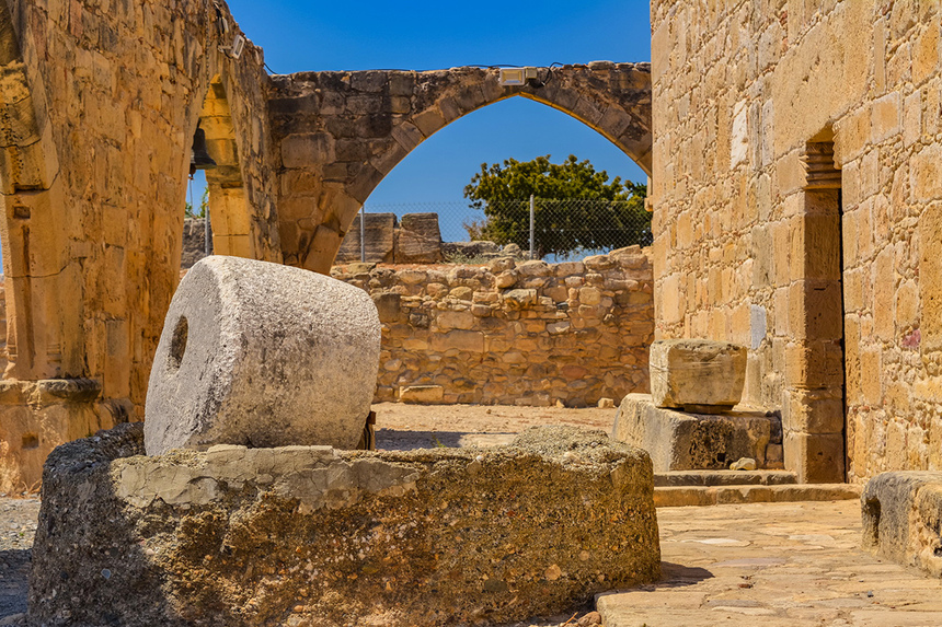 Церковь Панагия Одигитрия, построенная на Кипре из камней, взятых из руин древнего святилища Афродиты: фото 78