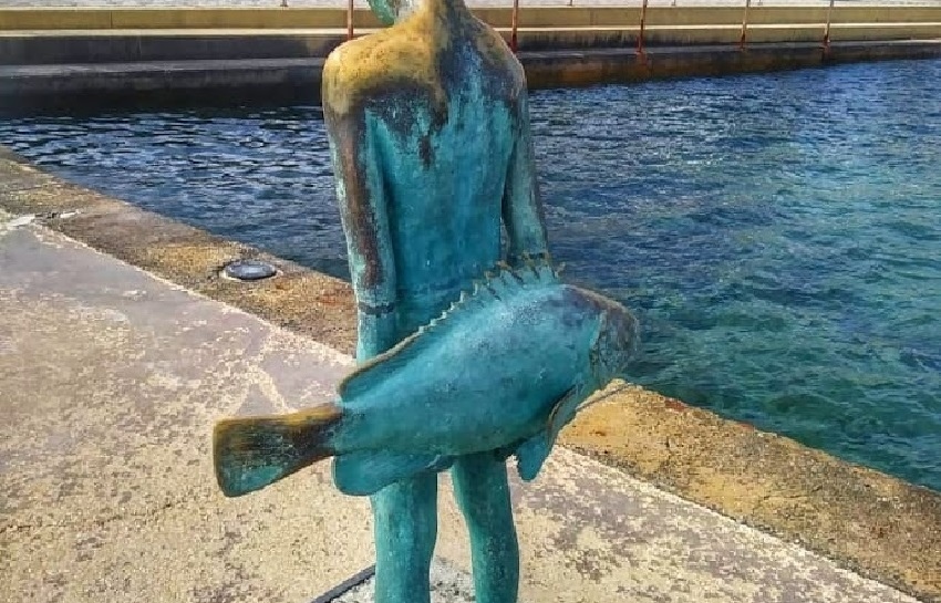 Скульптура маленького рыбака в Пафосе: фото 18