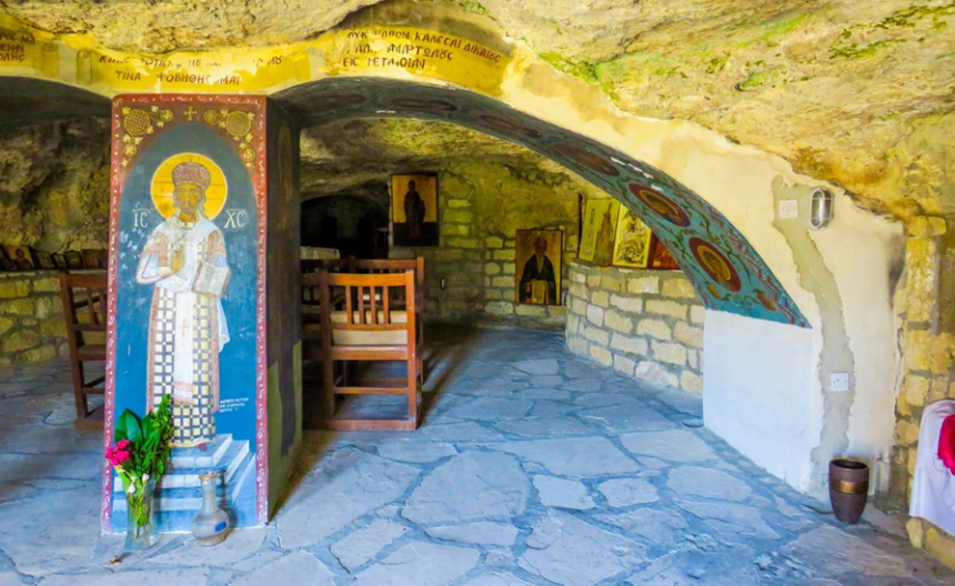 Панагия Хрисоспилиотисса - древние катакомбы и уникальный пещерный храм : фото 28