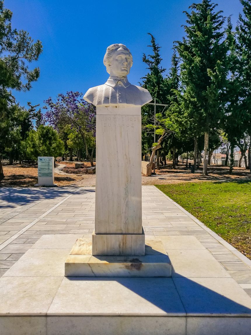 Бюст Дионисиоса Соломоса на одноименной площади в Пафосе : фото 4