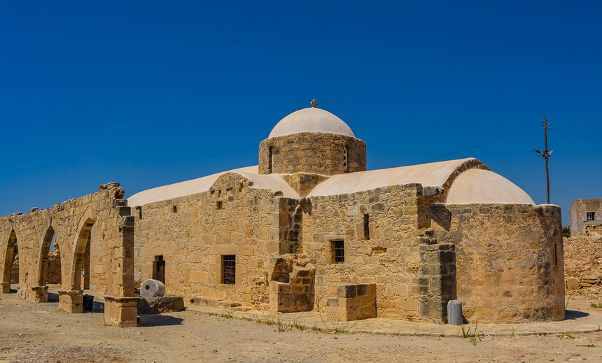 Церковь Панагия Одигитрия, построенная на Кипре из камней, взятых из руин древнего святилища Афродиты: фото 19