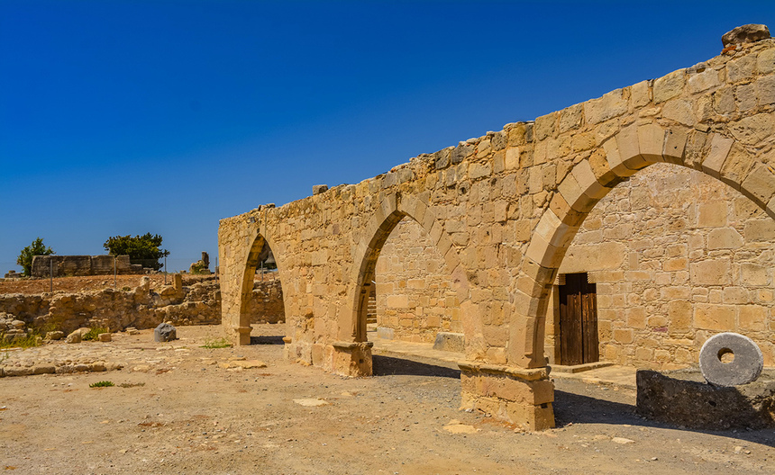 Церковь Панагия Одигитрия, построенная на Кипре из камней, взятых из руин древнего святилища Афродиты: фото 70