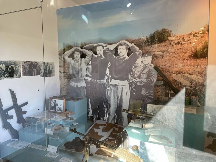 Музей, монумент и место гибели героя Кипра Григориса Афксентиу в Махерасе: фото 7