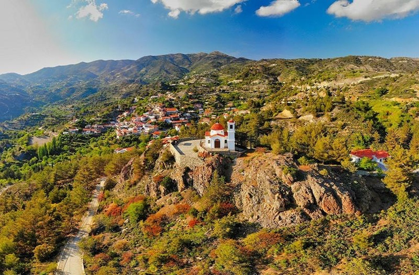 Храм пророка Илии на самой вершине горы в кипрской деревушке Агридия: фото 5
