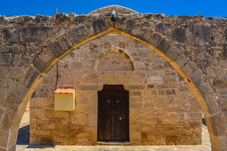 Церковь Панагия Одигитрия, построенная на Кипре из камней, взятых из руин древнего святилища Афродиты: фото 51