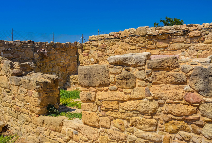 Церковь Панагия Одигитрия, построенная на Кипре из камней, взятых из руин древнего святилища Афродиты: фото 38