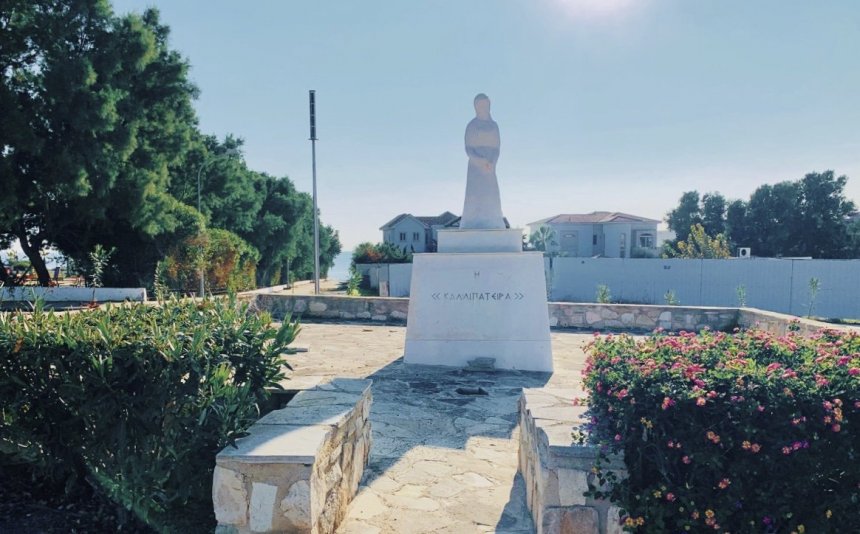 Перволия, Кипр. Памятник женщинам и их свободам: фото 3