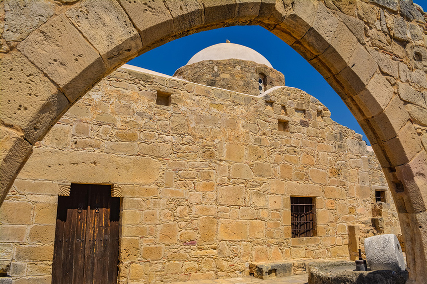 Церковь Панагия Одигитрия, построенная на Кипре из камней, взятых из руин древнего святилища Афродиты: фото 15