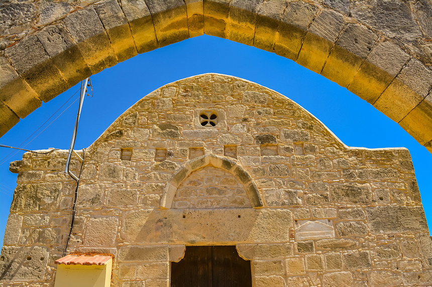 Церковь Панагия Одигитрия, построенная на Кипре из камней, взятых из руин древнего святилища Афродиты: фото 4