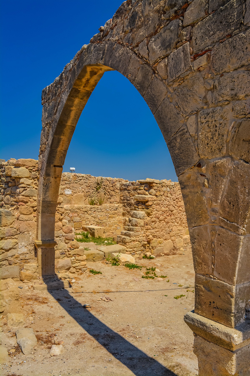 Церковь Панагия Одигитрия, построенная на Кипре из камней, взятых из руин древнего святилища Афродиты: фото 44