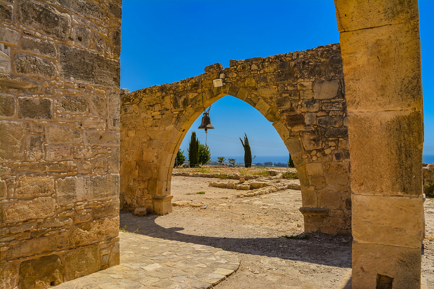 Церковь Панагия Одигитрия, построенная на Кипре из камней, взятых из руин древнего святилища Афродиты: фото 14