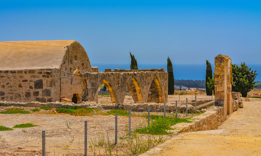 Церковь Панагия Одигитрия, построенная на Кипре из камней, взятых из руин древнего святилища Афродиты: фото 28