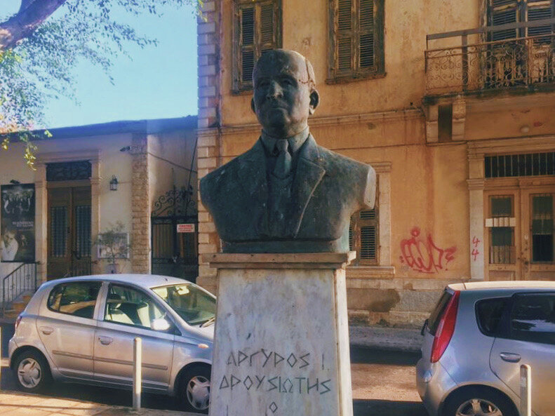 Памятник лимассольскому учителю и кипрскому солдату Аргиросу Друсиотису: фото 2