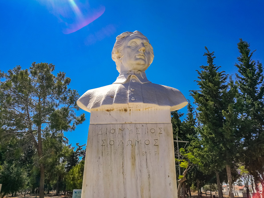 Бюст Дионисиоса Соломоса на одноименной площади в Пафосе : фото 5