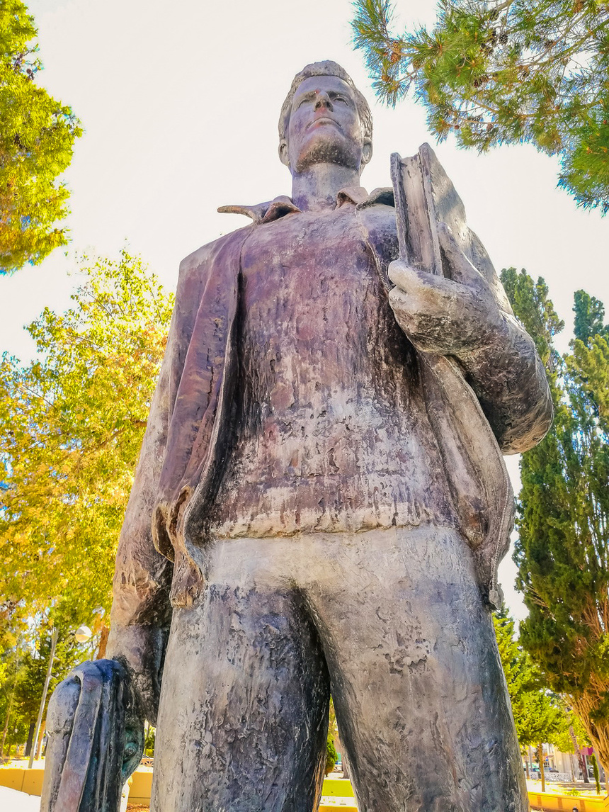 Исторический памятник самому молодому казненному греку-киприоту Эвагорасу Палликаридису: фото 13