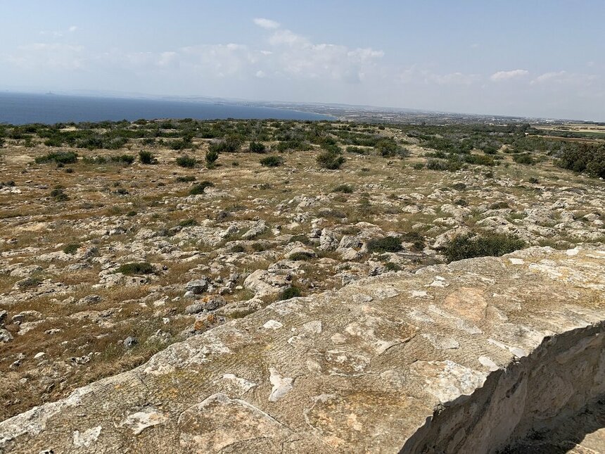 Башня Регины и самый большой прибрежный утес Кипра в Ксилофагу: фото 5