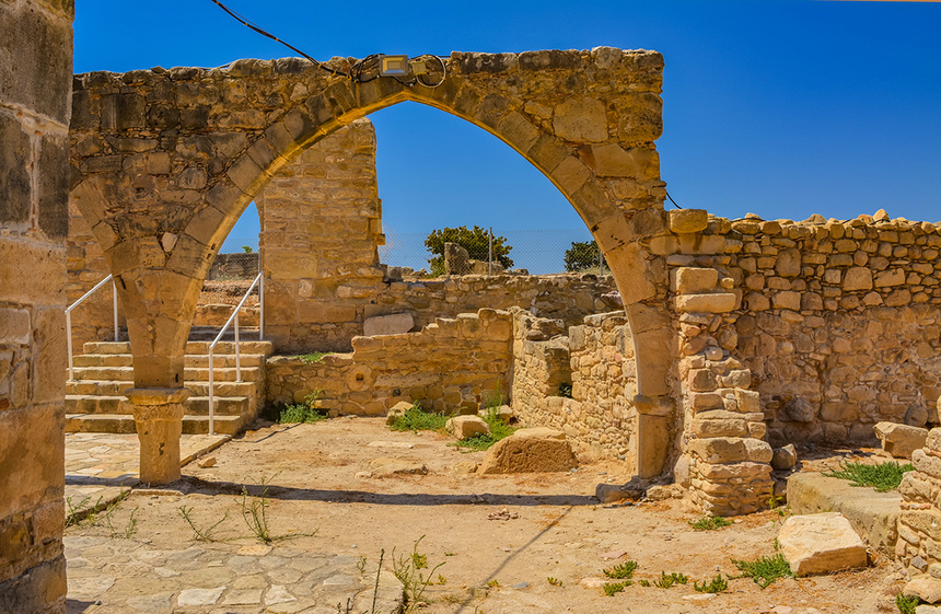 Церковь Панагия Одигитрия, построенная на Кипре из камней, взятых из руин древнего святилища Афродиты: фото 30