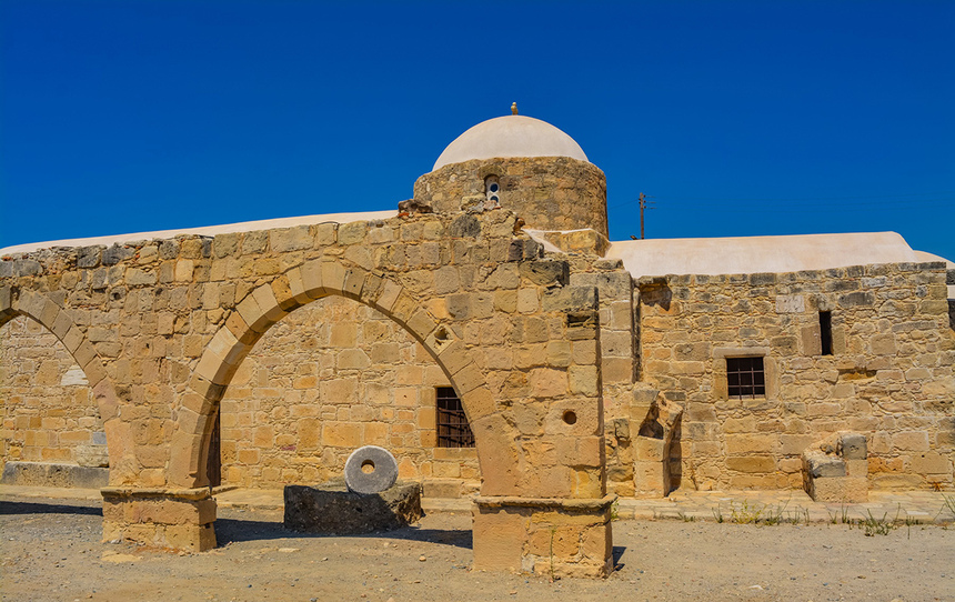 Церковь Панагия Одигитрия, построенная на Кипре из камней, взятых из руин древнего святилища Афродиты: фото 20