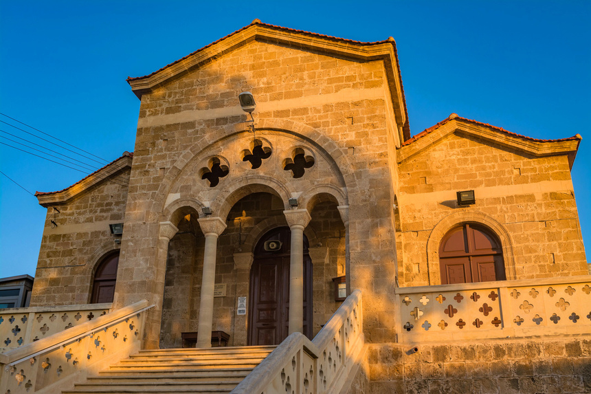 Храм Панагия Теоскепасти - православная византийская церковь, построенная в нескольких метрах от моря в Пафосе: фото 36