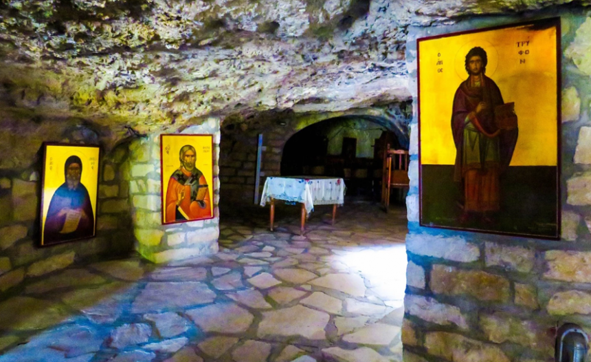 Панагия Хрисоспилиотисса - древние катакомбы и уникальный пещерный храм : фото 21