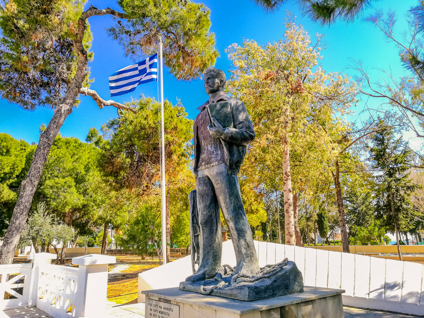 Исторический памятник самому молодому казненному греку-киприоту Эвагорасу Палликаридису: фото 4
