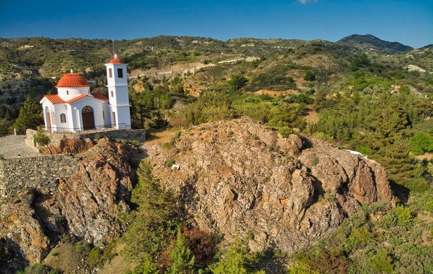Храм пророка Илии на самой вершине горы в кипрской деревушке Агридия: фото 6