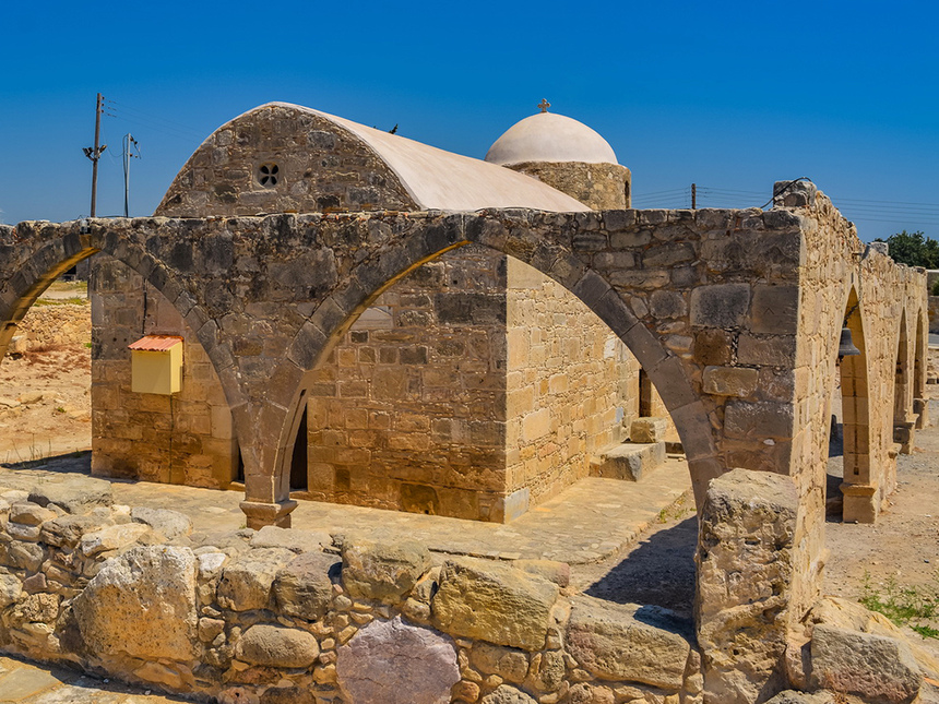 Церковь Панагия Одигитрия, построенная на Кипре из камней, взятых из руин древнего святилища Афродиты: фото 55