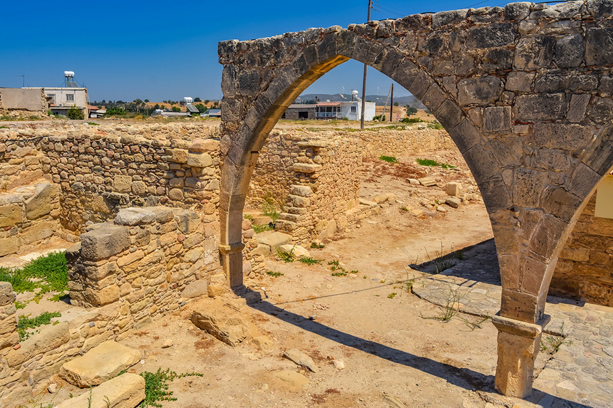 Церковь Панагия Одигитрия, построенная на Кипре из камней, взятых из руин древнего святилища Афродиты: фото 36