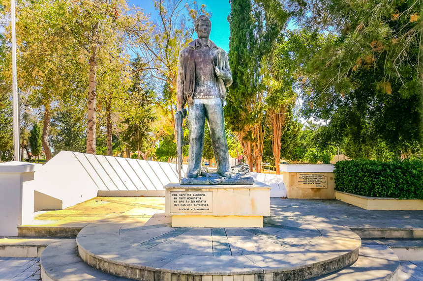 Исторический памятник самому молодому казненному греку-киприоту Эвагорасу Палликаридису: фото 6
