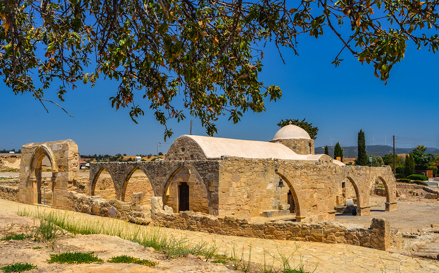 Церковь Панагия Одигитрия, построенная на Кипре из камней, взятых из руин древнего святилища Афродиты: фото 88
