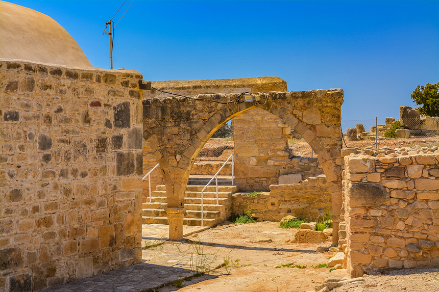 Церковь Панагия Одигитрия, построенная на Кипре из камней, взятых из руин древнего святилища Афродиты: фото 86