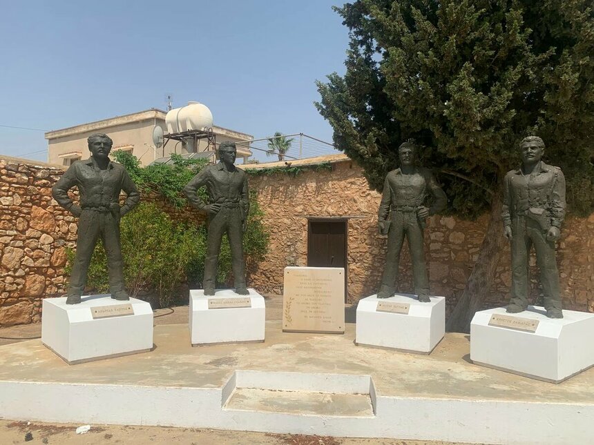 Мемориал-музей «кипрской четверки» ЭОКА в Лиопетри и памятник многодетной матери: фото 3