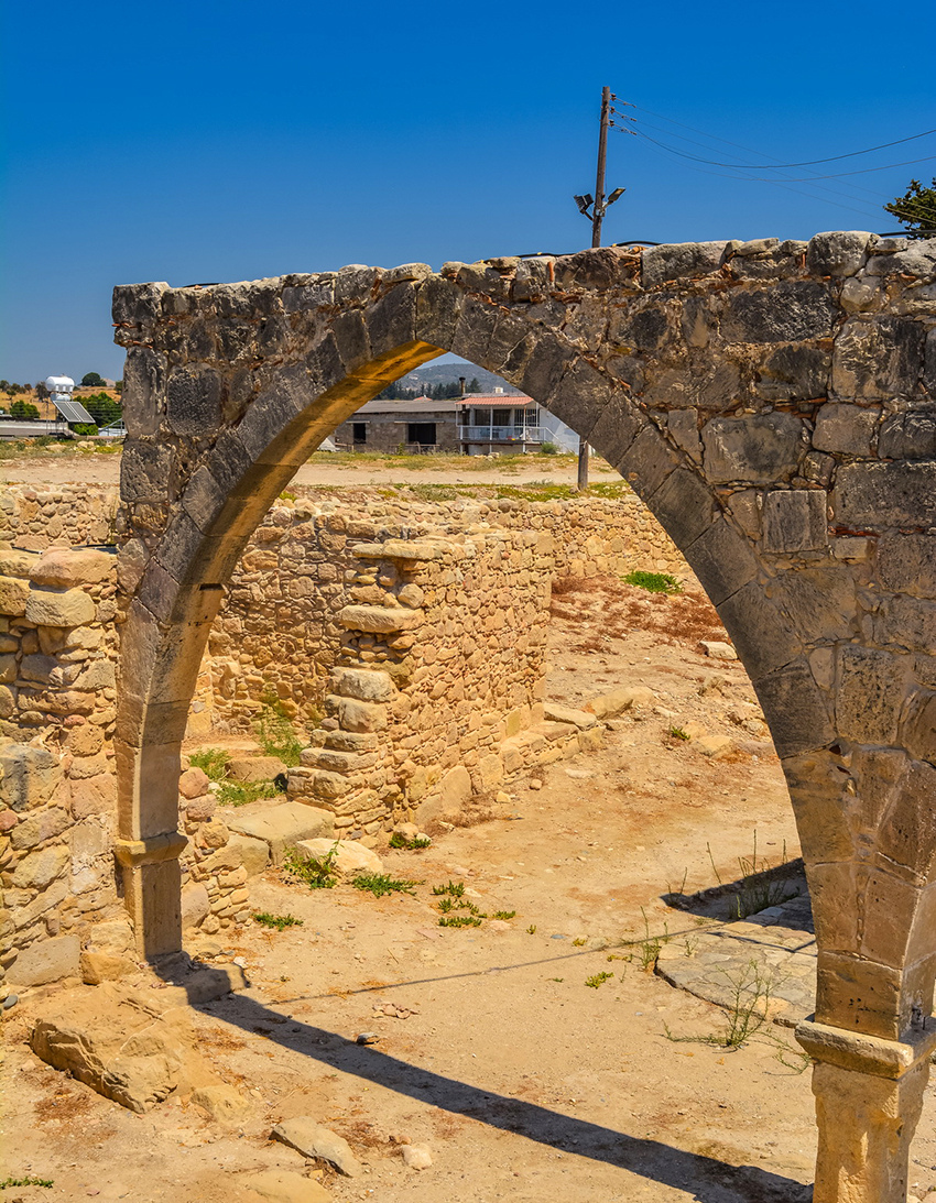 Церковь Панагия Одигитрия, построенная на Кипре из камней, взятых из руин древнего святилища Афродиты: фото 37