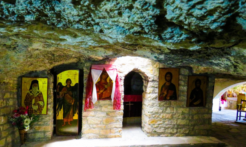 Панагия Хрисоспилиотисса - древние катакомбы и уникальный пещерный храм : фото 8