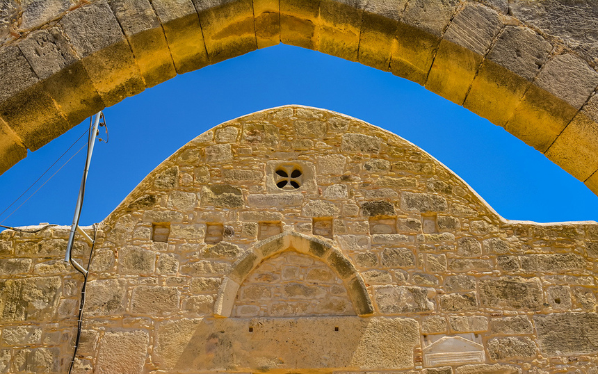 Церковь Панагия Одигитрия, построенная на Кипре из камней, взятых из руин древнего святилища Афродиты: фото 50