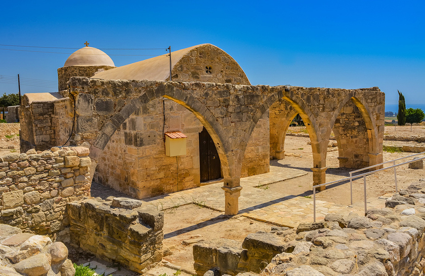 Церковь Панагия Одигитрия, построенная на Кипре из камней, взятых из руин древнего святилища Афродиты: фото 34