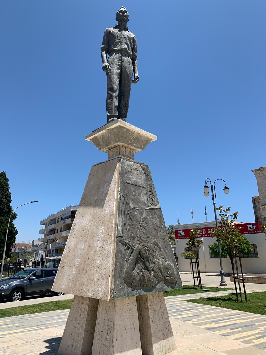 Памятник молодому борцу за свободу Кипра Михалакису Паридису: фото 3