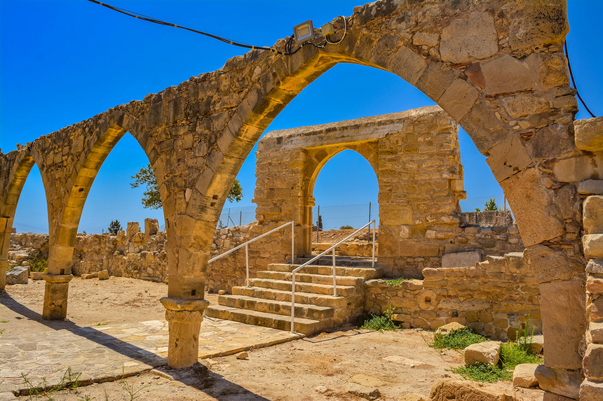 Церковь Панагия Одигитрия, построенная на Кипре из камней, взятых из руин древнего святилища Афродиты: фото 90