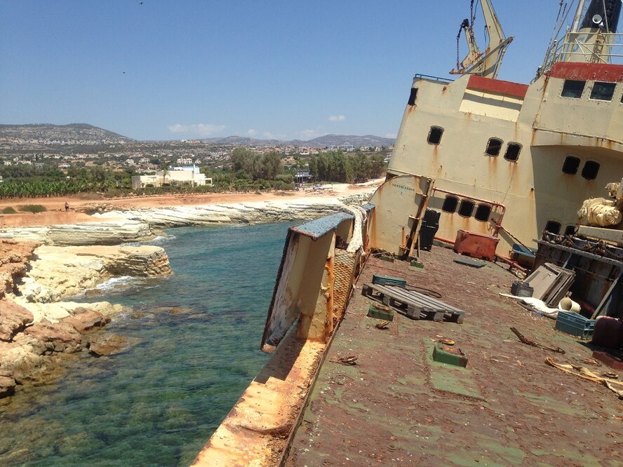 Заброшенный корабль Edro III под Пафосом. Взгляд изнутри: фото 6